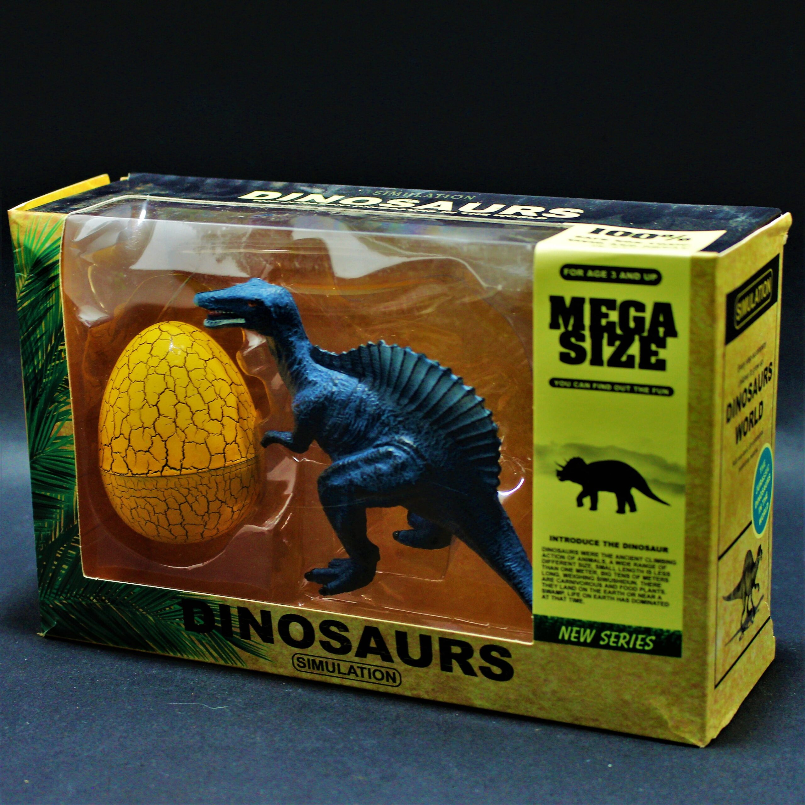 Dinosaurio con huevo