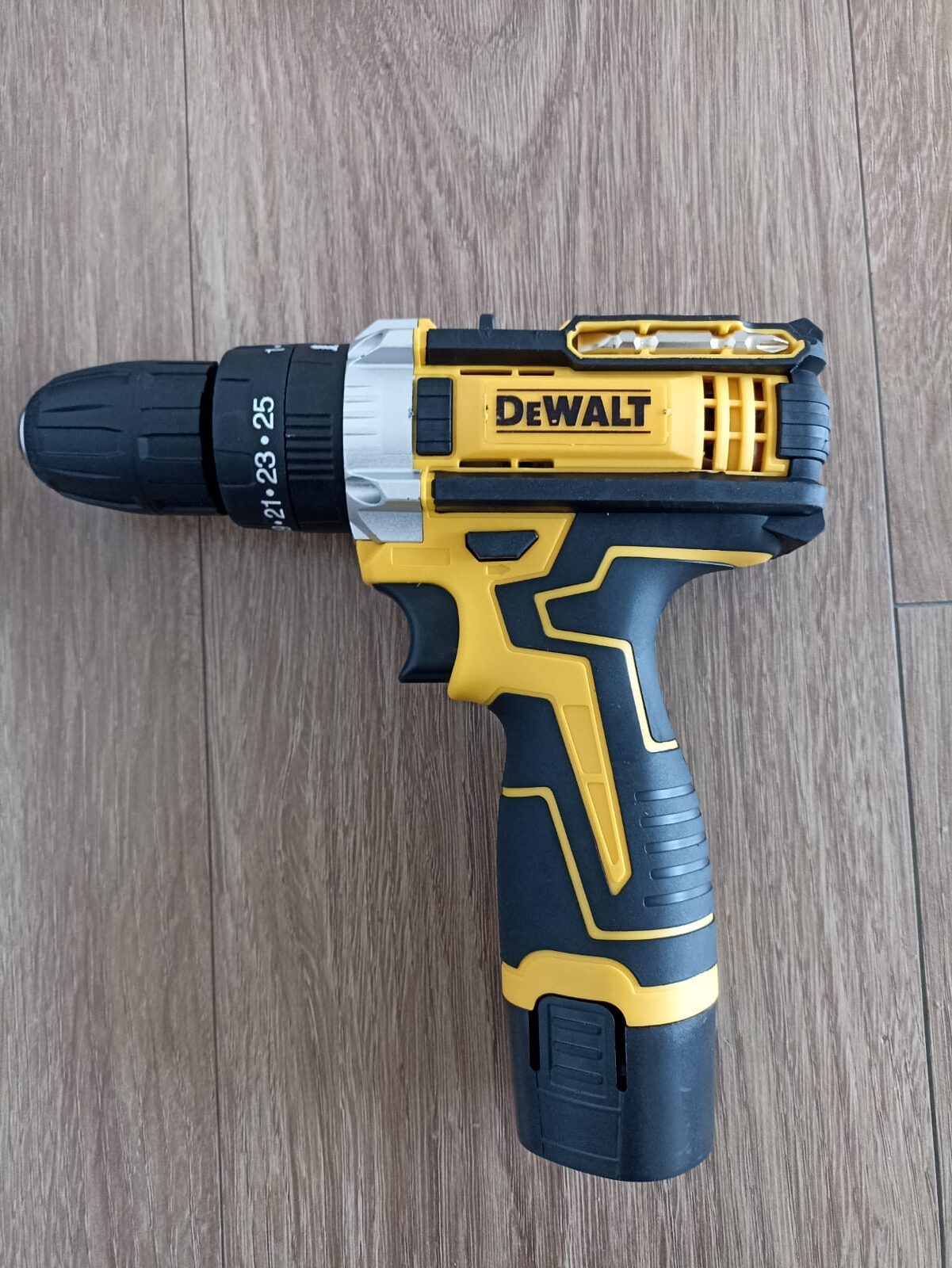 TALADRO 1801 VOLTIOS DEWALT