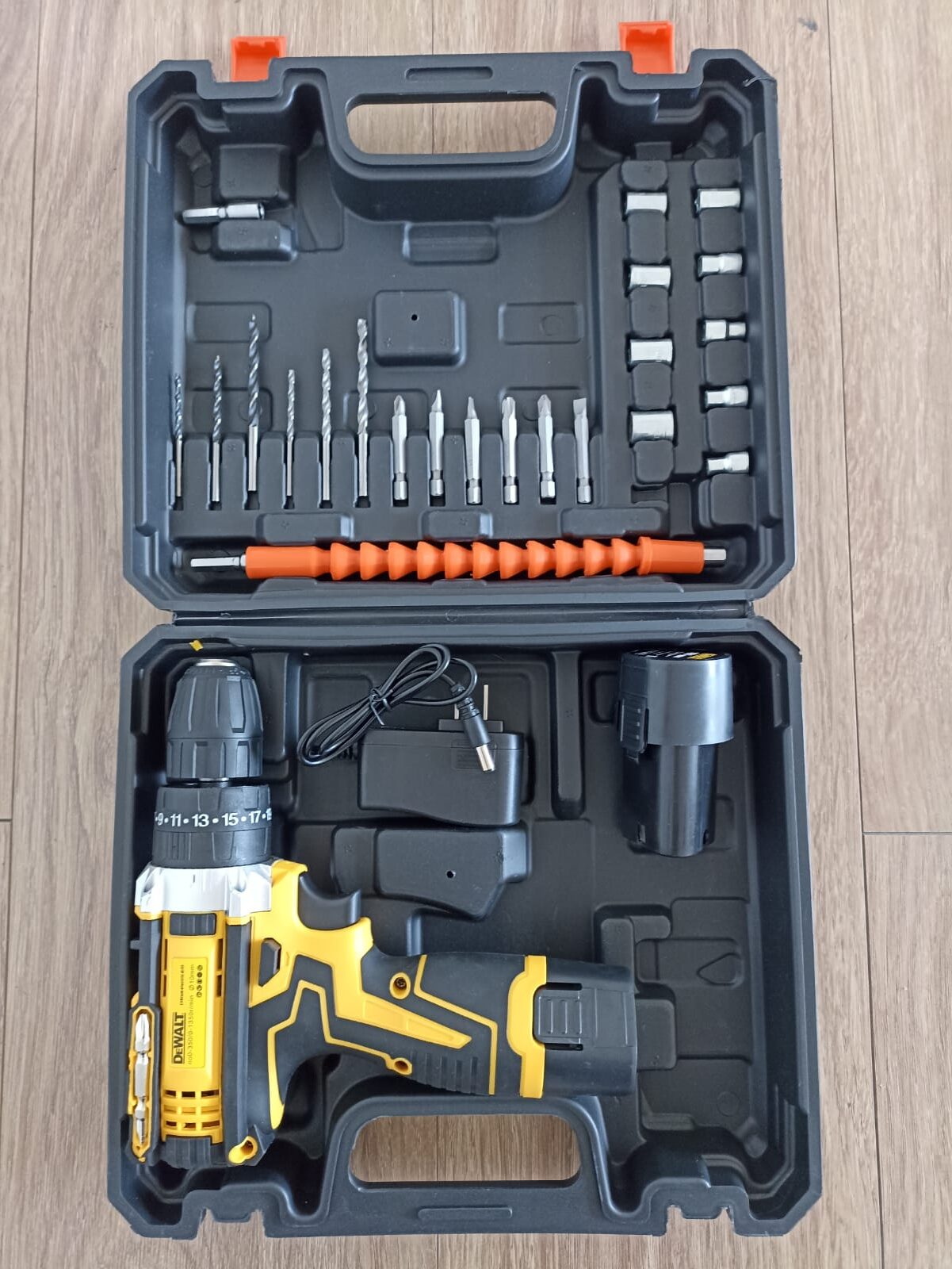 TALADRO 1801 VOLTIOS DEWALT - Imagen 4